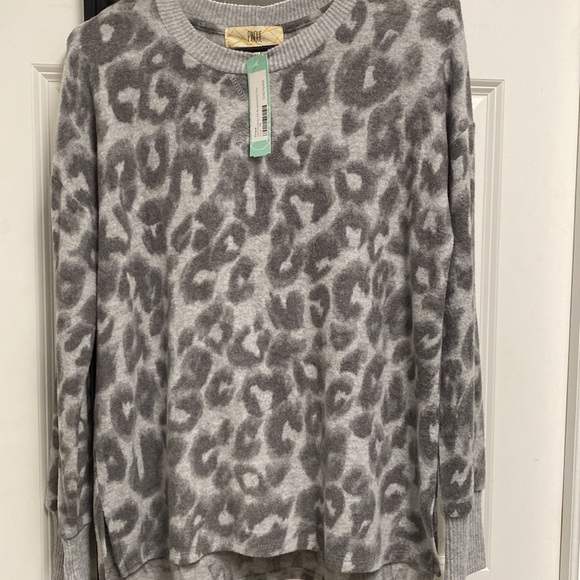 Pinkie stitch fix  brushed knit top - Picture 5 of 5